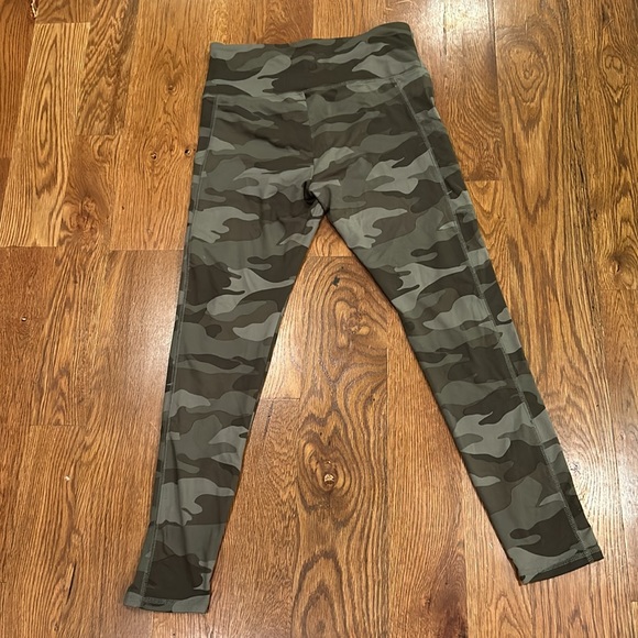Wild Fable, Young Adult Women’s Camo Leggings with side pockets - Picture 2 of 5